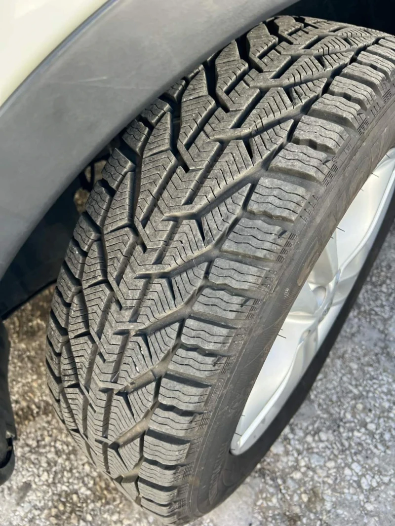 Nissan Qashqai, снимка 4 - Автомобили и джипове - 52290756