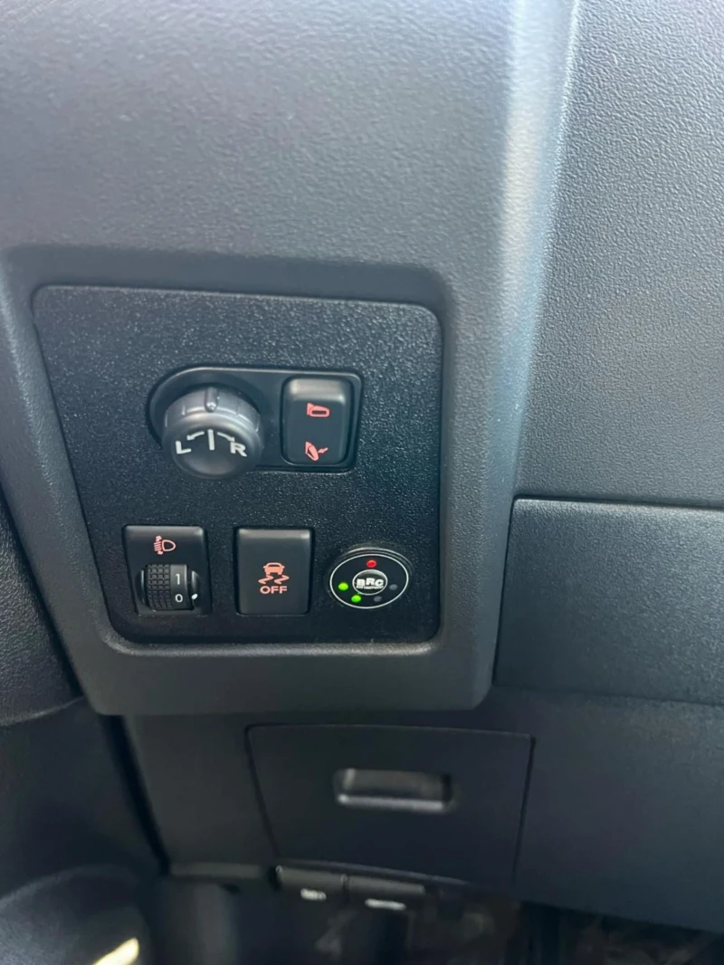 Nissan Qashqai, снимка 7 - Автомобили и джипове - 52290756