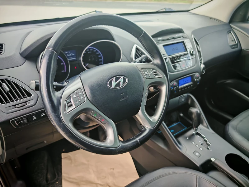 Hyundai IX35 Tucson 2.0crdi 4x4, снимка 12 - Автомобили и джипове - 52534679