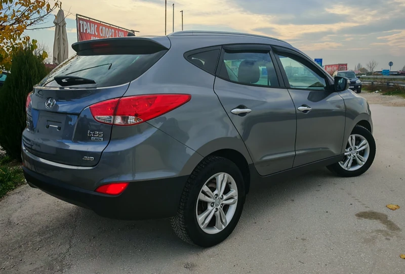 Hyundai IX35 Tucson 2.0crdi 4x4, снимка 5 - Автомобили и джипове - 52534679