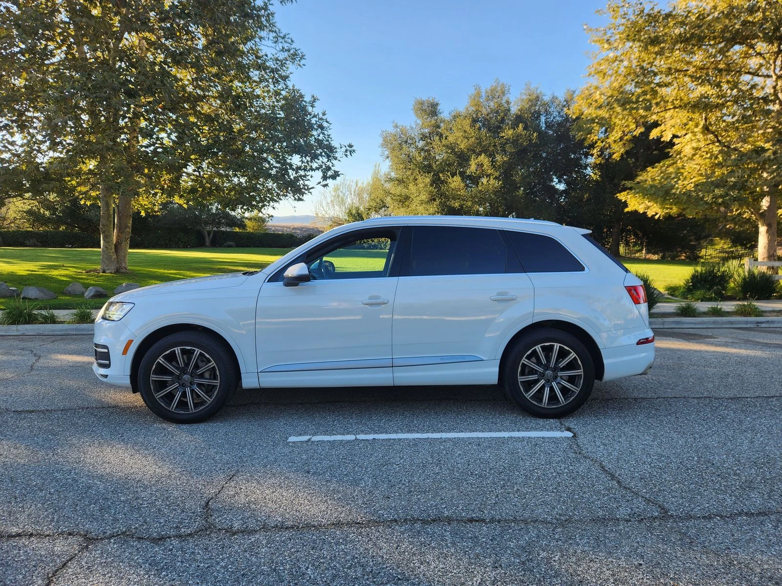 Audi Q7 MATRIX* 7МЕСТА* ОБДУХ* ПАНО* KEYLESS - изображение 6