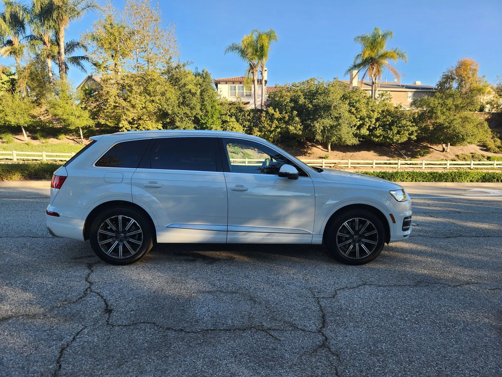 Audi Q7 MATRIX* 7МЕСТА* ОБДУХ* ПАНО* KEYLESS - изображение 7