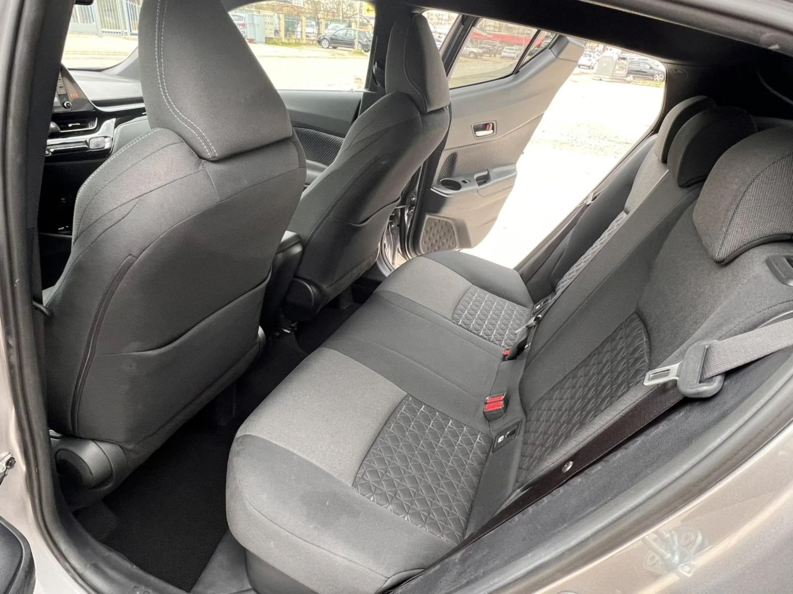 Toyota C-HR 2000 hybrid, снимка 8 - Автомобили и джипове - 52965868