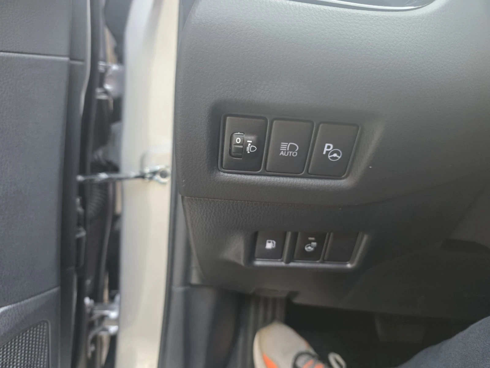 Toyota C-HR 2000 hybrid, снимка 9 - Автомобили и джипове - 54604613