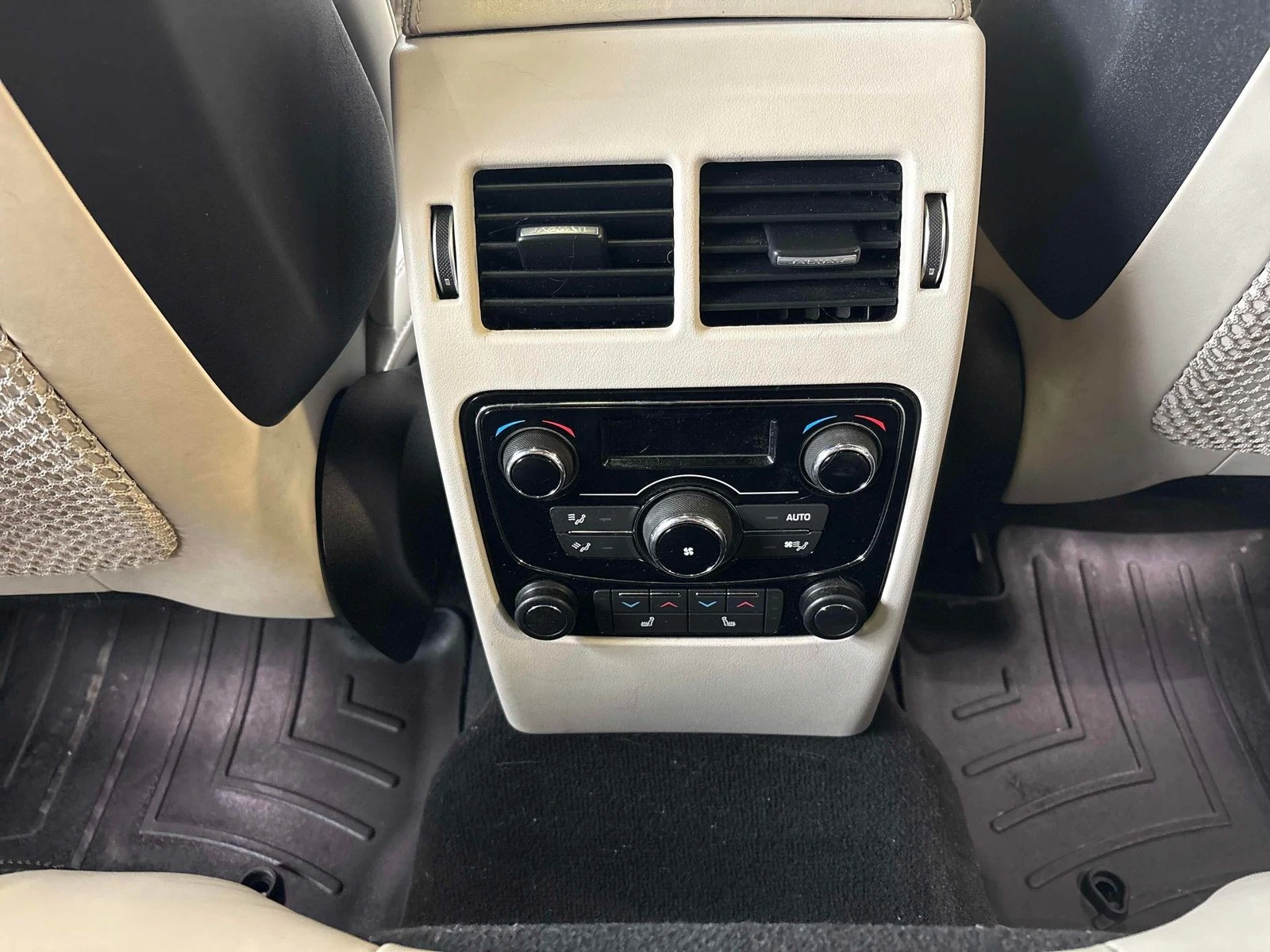 Jaguar F-PACE SVR АВТО КРЕДИТ, снимка 14 - Автомобили и джипове - 53994794