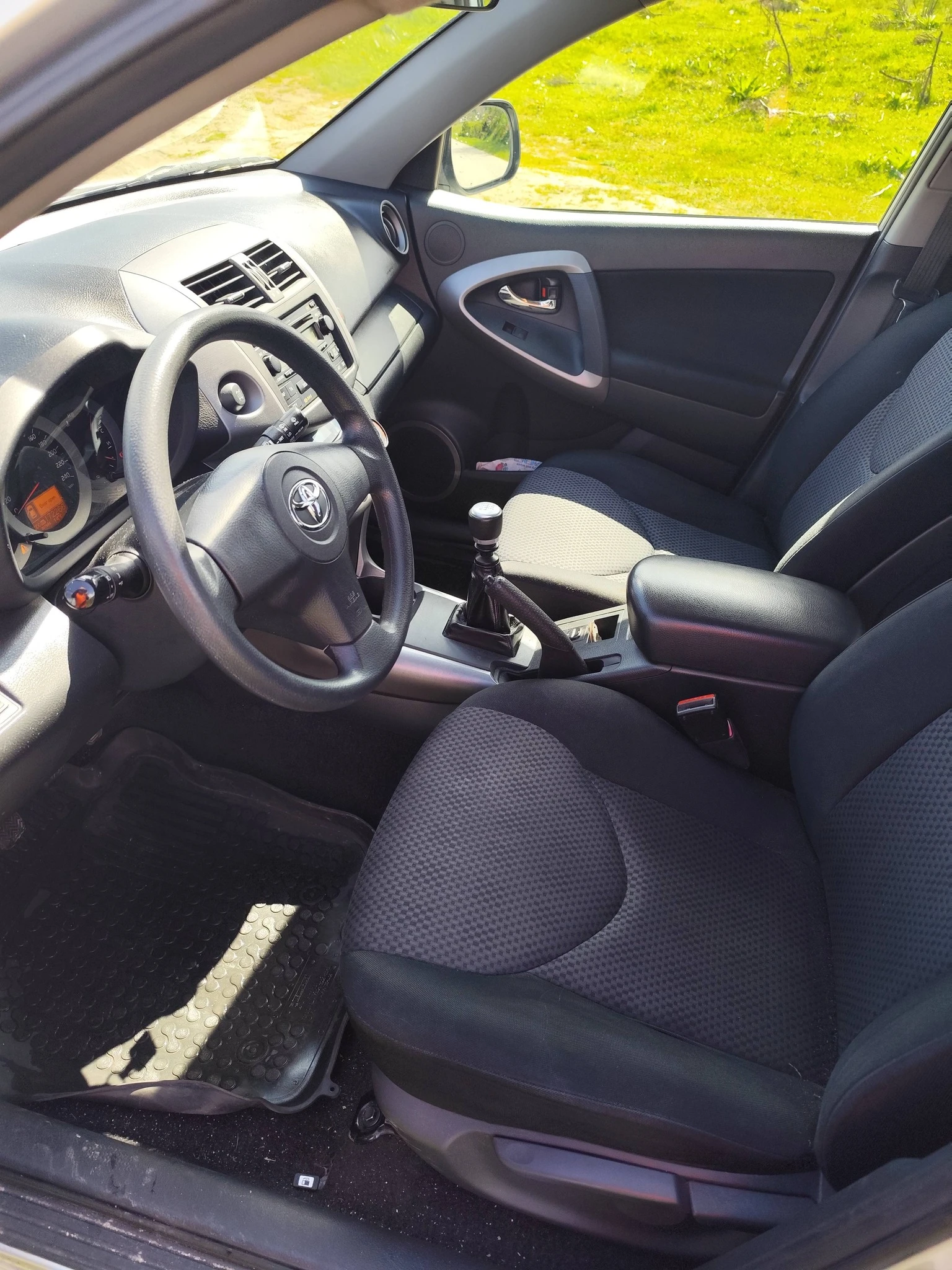 Toyota Rav4 2.2 D4D, снимка 8 - Автомобили и джипове - 55434917