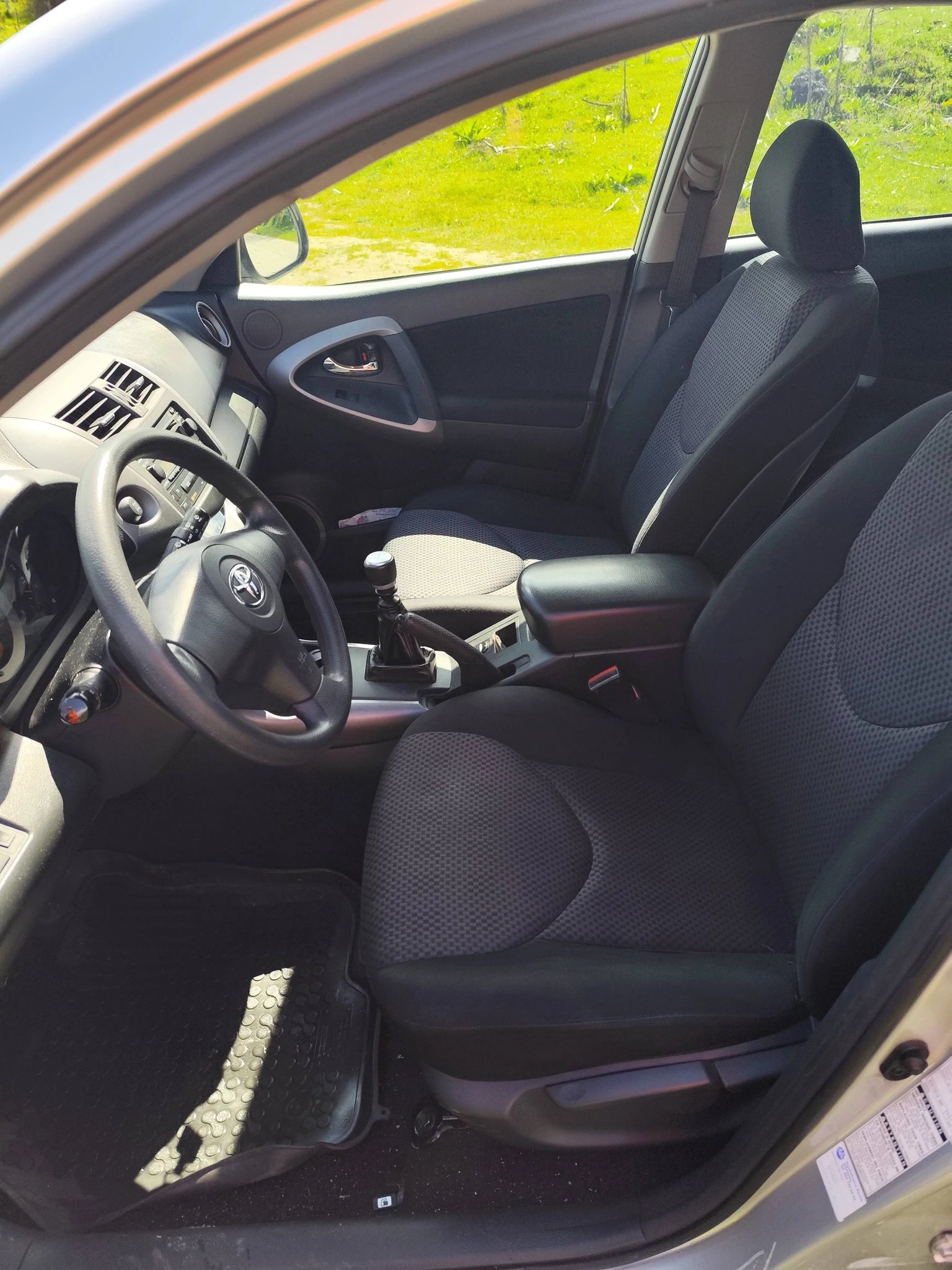 Toyota Rav4 2.2 D4D, снимка 9 - Автомобили и джипове - 55434917