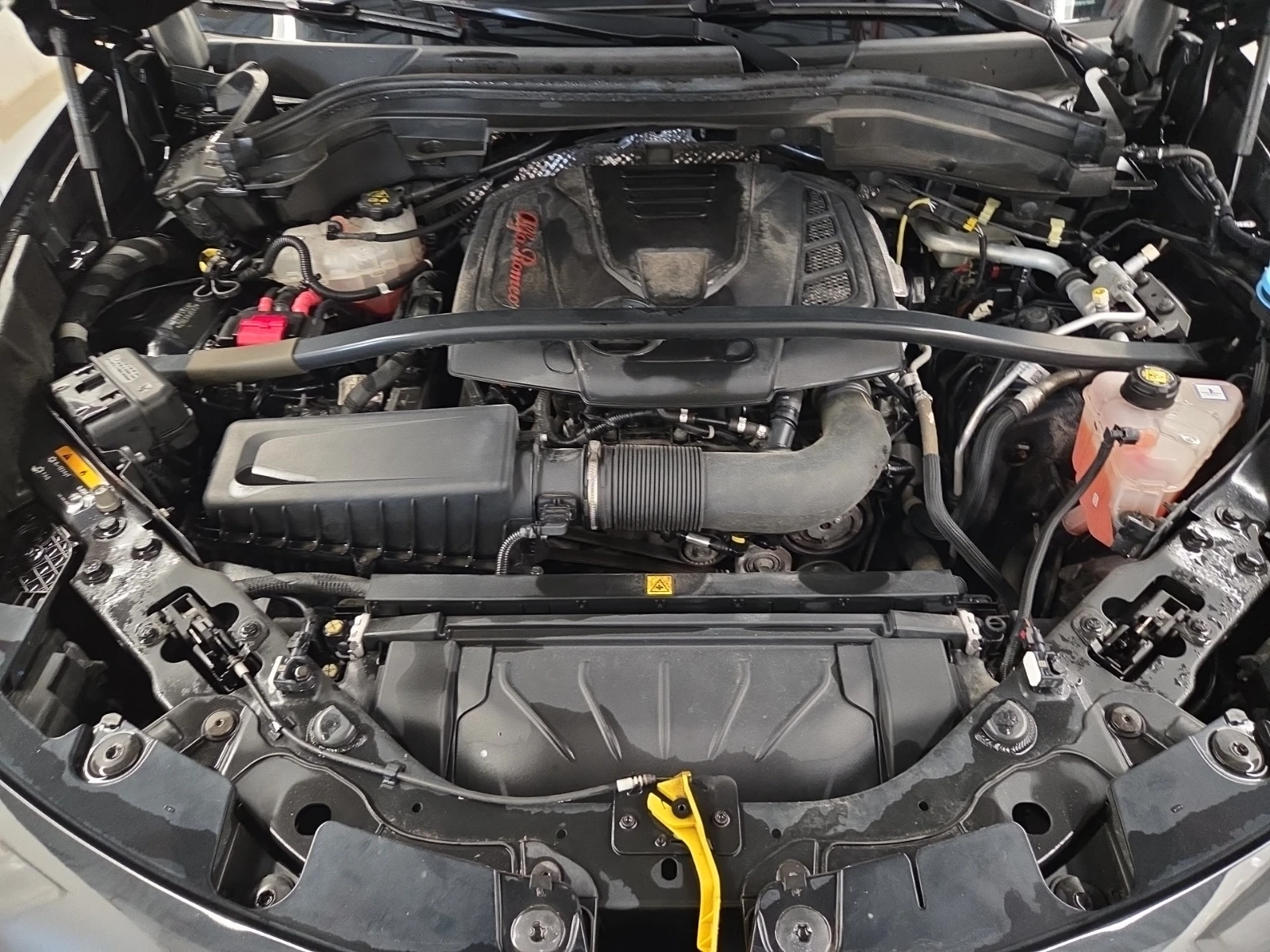 Alfa Romeo Stelvio AWD Ti SPORT* ПОДГРЕВ* AMBIENT* PANO* КАМ* BREMBO, снимка 16 - Автомобили и джипове - 55446115