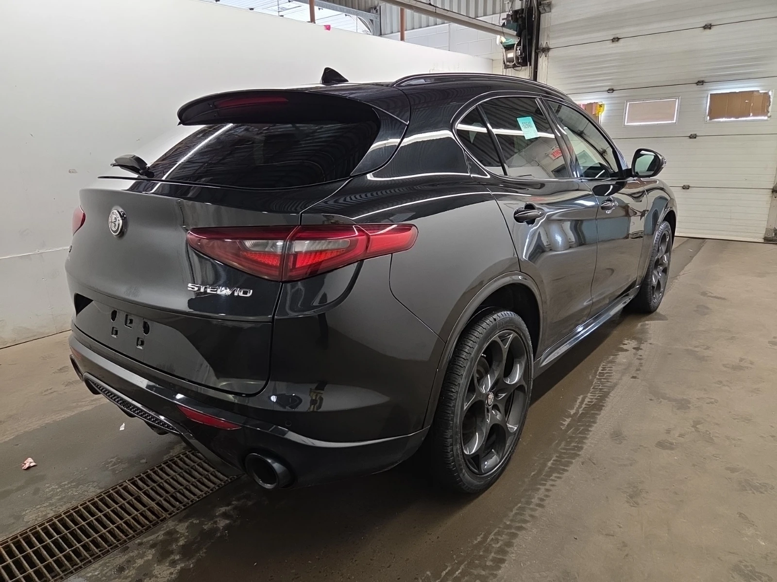 Alfa Romeo Stelvio AWD Ti SPORT* ПОДГРЕВ* AMBIENT* PANO* КАМ* BREMBO, снимка 4 - Автомобили и джипове - 55446115