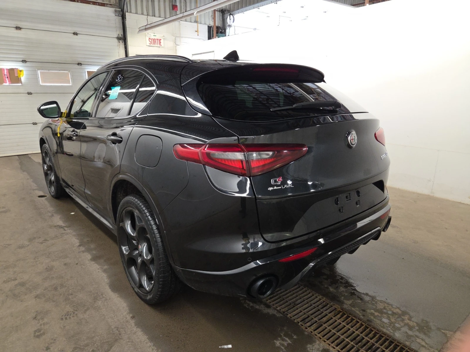 Alfa Romeo Stelvio AWD Ti SPORT* ПОДГРЕВ* AMBIENT* PANO* КАМ* BREMBO, снимка 6 - Автомобили и джипове - 55446115