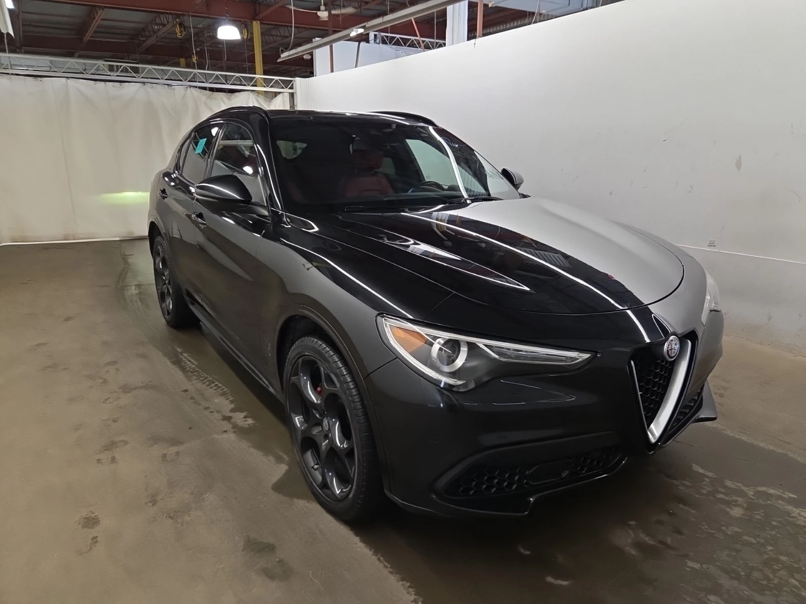 Alfa Romeo Stelvio AWD Ti SPORT* ПОДГРЕВ* AMBIENT* PANO* КАМ* BREMBO, снимка 3 - Автомобили и джипове - 55446115