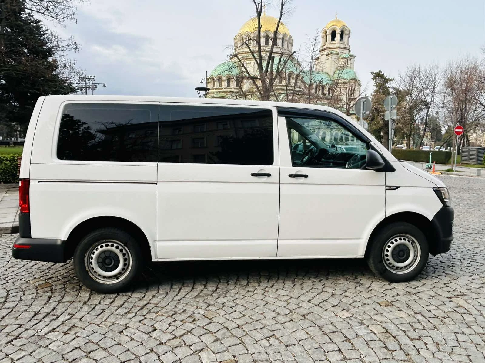 VW Transporter Т6 2, 0д 8+ 1м, снимка 5 - Бусове и автобуси - 53945016