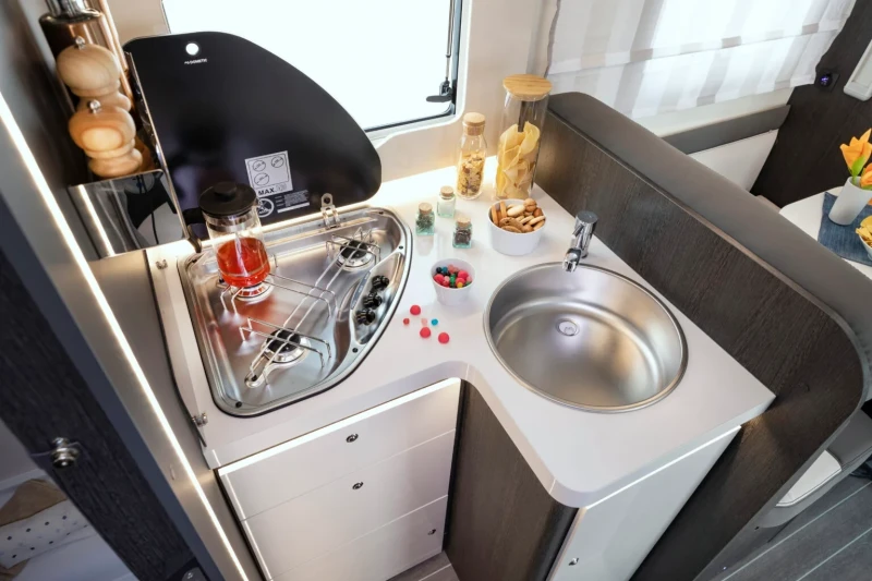 Кемпер ROLLER TEAM 284 TL, снимка 7 - Каравани и кемпери - 53029432