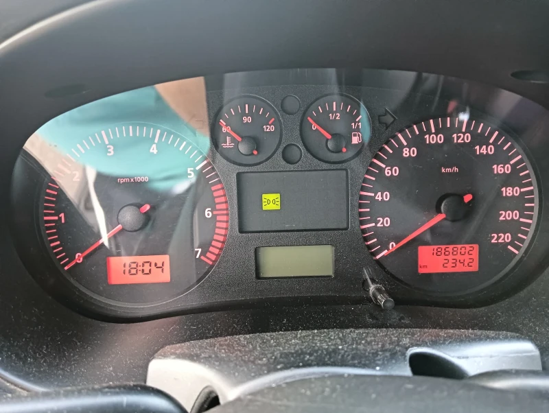 Seat Ibiza 1.4 i klima, снимка 10 - Автомобили и джипове - 47323247