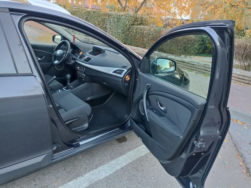 Renault Megane 1.5 DCi, снимка 15 - Автомобили и джипове - 47868562