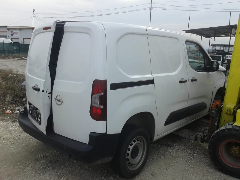 Opel Combo 1.5d, снимка 5 - Автомобили и джипове - 49112935