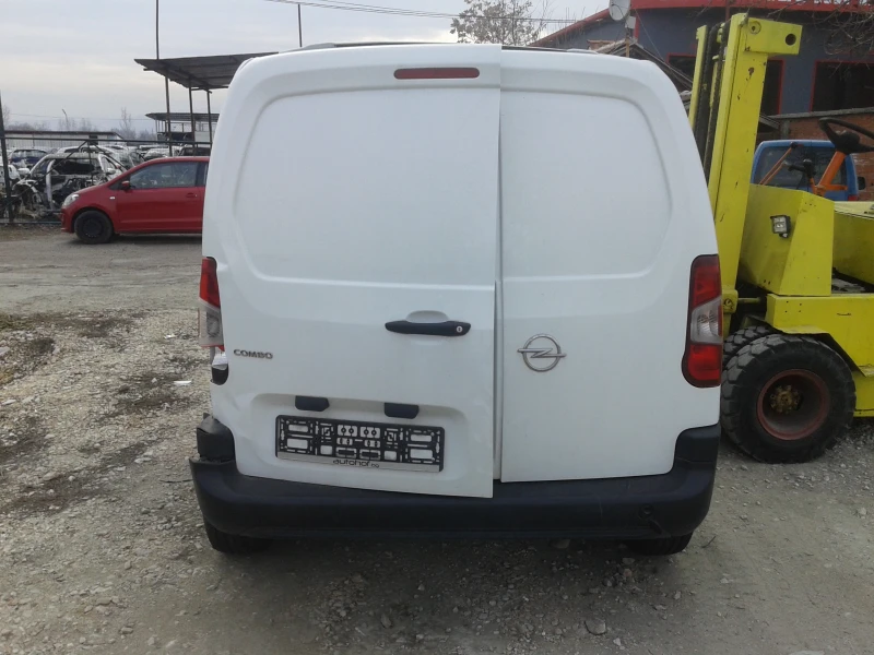 Opel Combo 1.5d, снимка 4 - Автомобили и джипове - 49112935