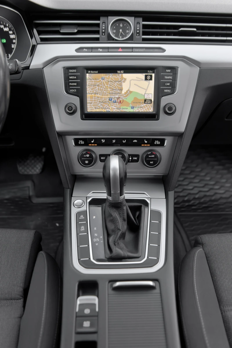 VW Passat * DSG * ERGOComfort * , снимка 11 - Автомобили и джипове - 52747969