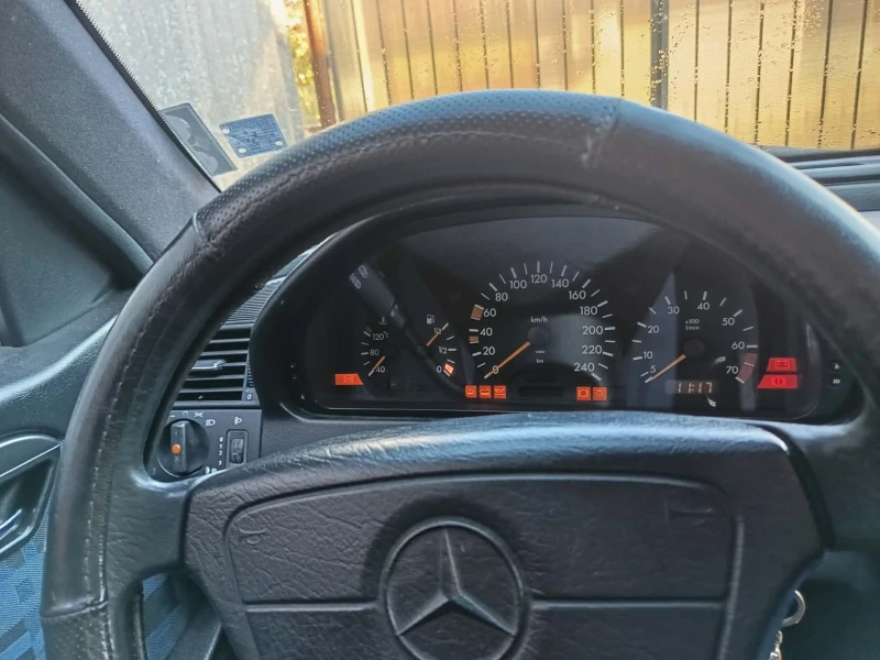 Mercedes-Benz C 180 Седан, снимка 7 - Автомобили и джипове - 52787347