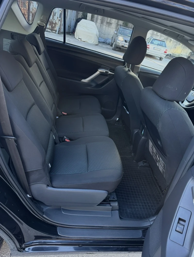 Toyota Verso 1.8 VVTI, снимка 11 - Автомобили и джипове - 52944914