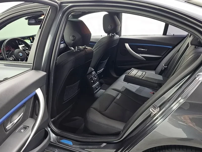 BMW 320 i, снимка 11 - Автомобили и джипове - 54592453
