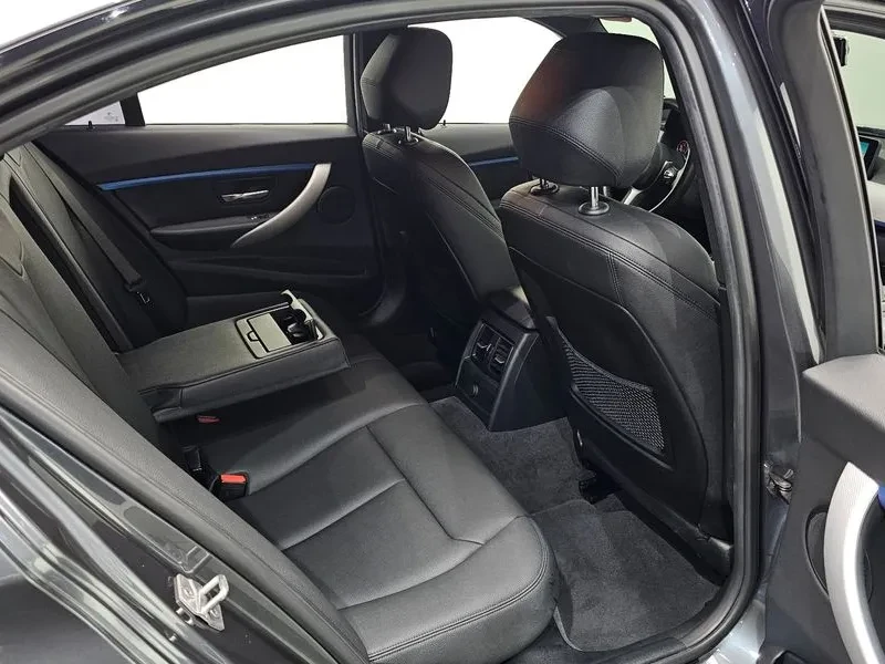 BMW 320 i, снимка 12 - Автомобили и джипове - 54592453