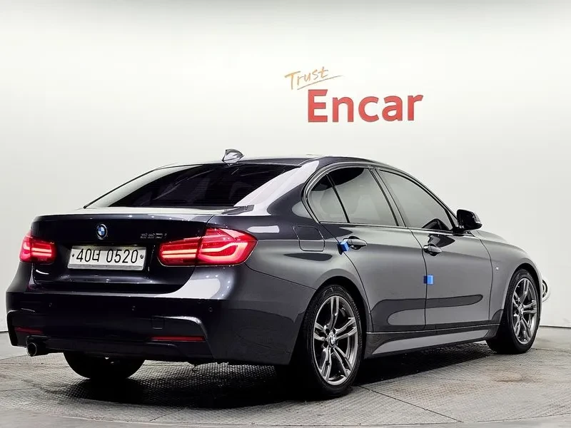 BMW 320 i, снимка 2 - Автомобили и джипове - 54592453
