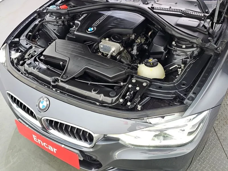 BMW 320 i, снимка 6 - Автомобили и джипове - 54592453