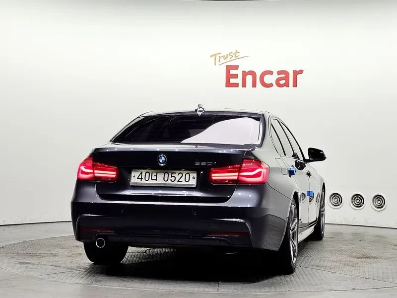 BMW 320 i, снимка 4 - Автомобили и джипове - 54592453