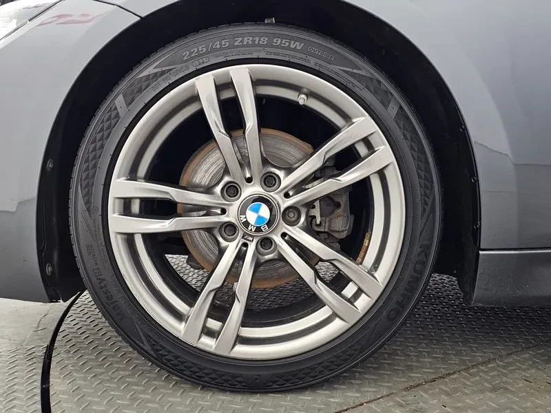 BMW 320 i, снимка 5 - Автомобили и джипове - 54592453
