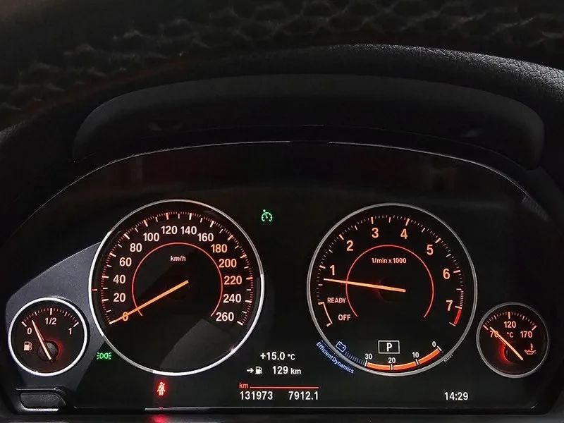 BMW 320 i, снимка 8 - Автомобили и джипове - 54592453