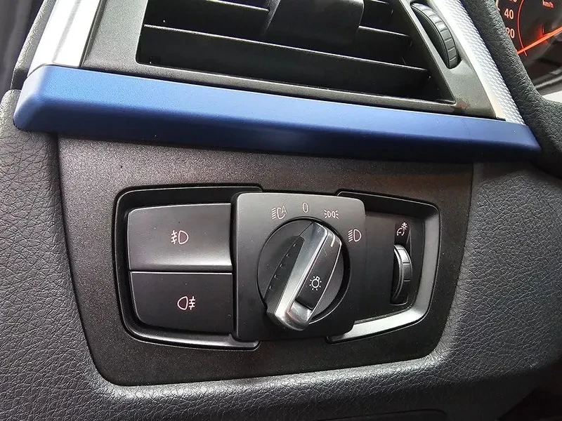 BMW 320 i, снимка 13 - Автомобили и джипове - 54592453