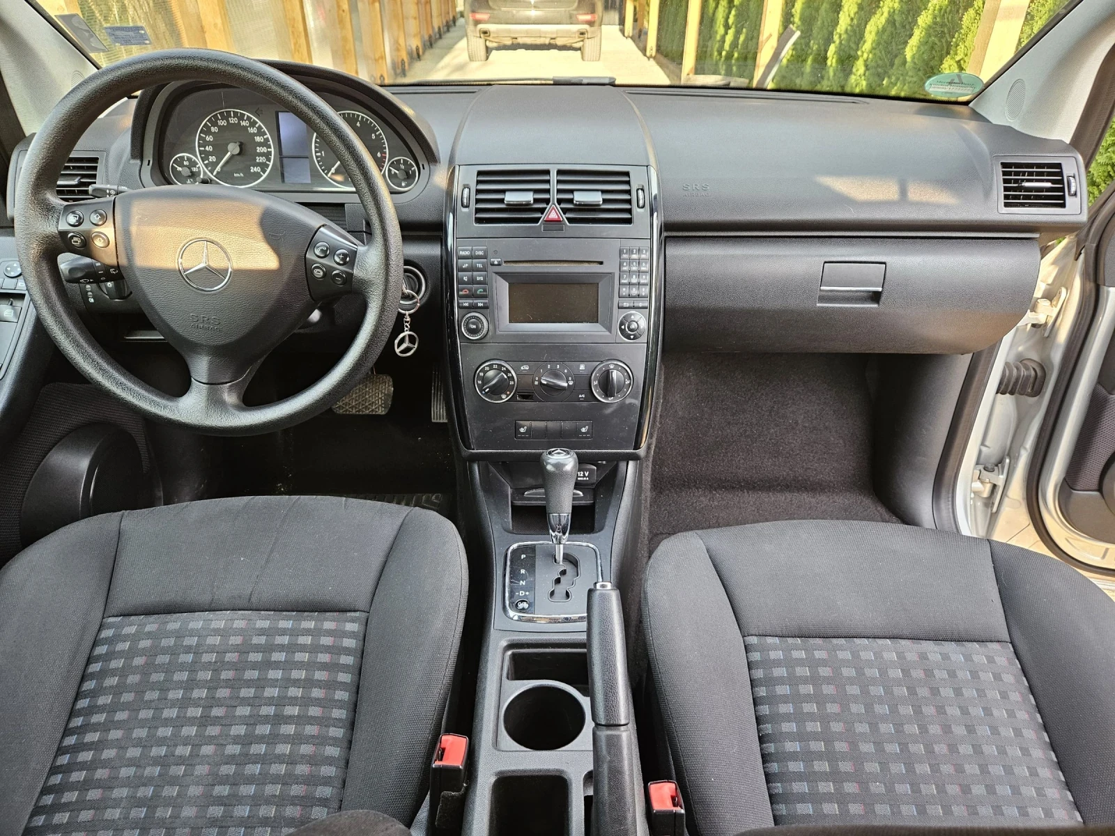 Mercedes-Benz A 170 Регистриран, Обслужен - изображение 8