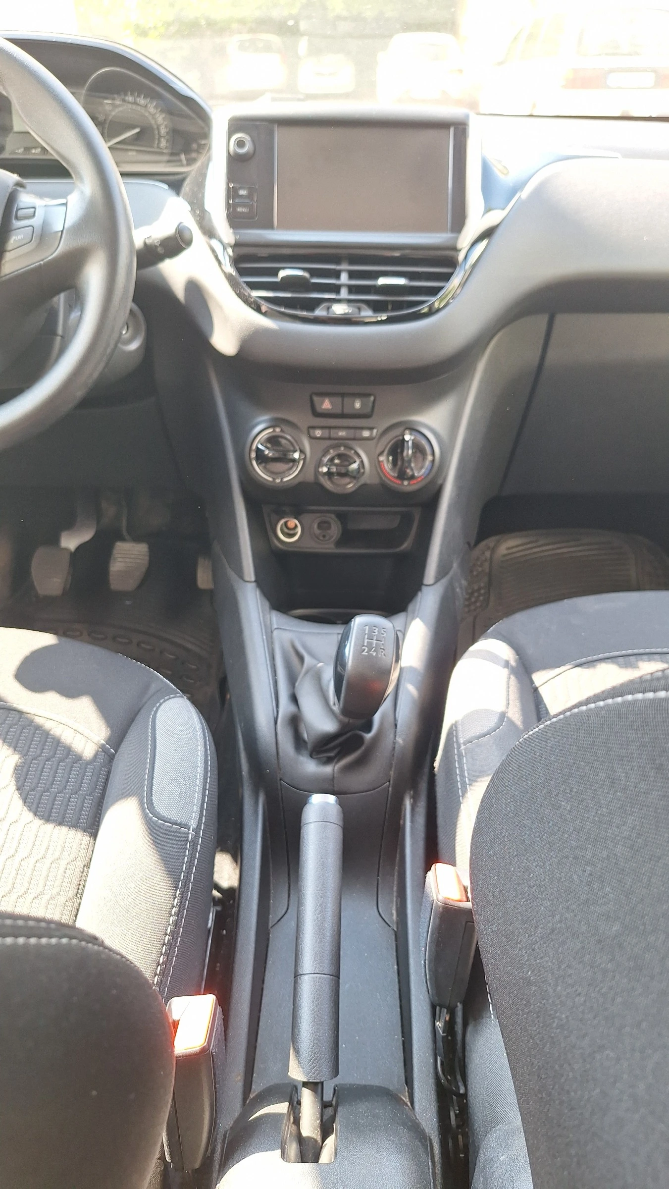Peugeot 208  - изображение 9