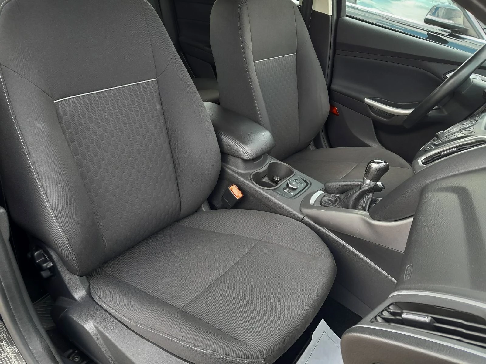 Ford Focus 1.6 БЕНЗИН/FACELIFT - изображение 8