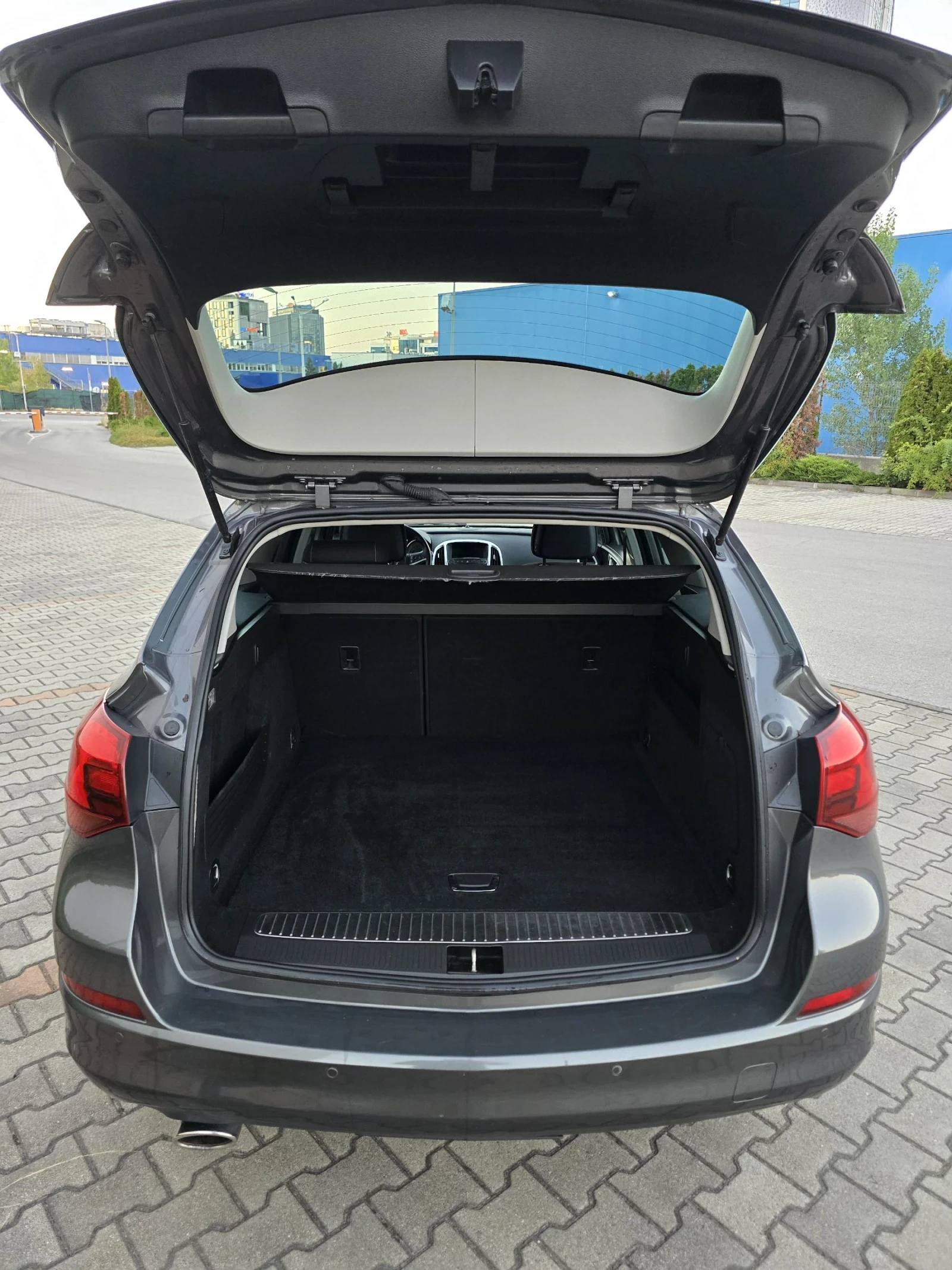Opel Astra 2.0. 165 к.с. SPORTS TOURER - изображение 9