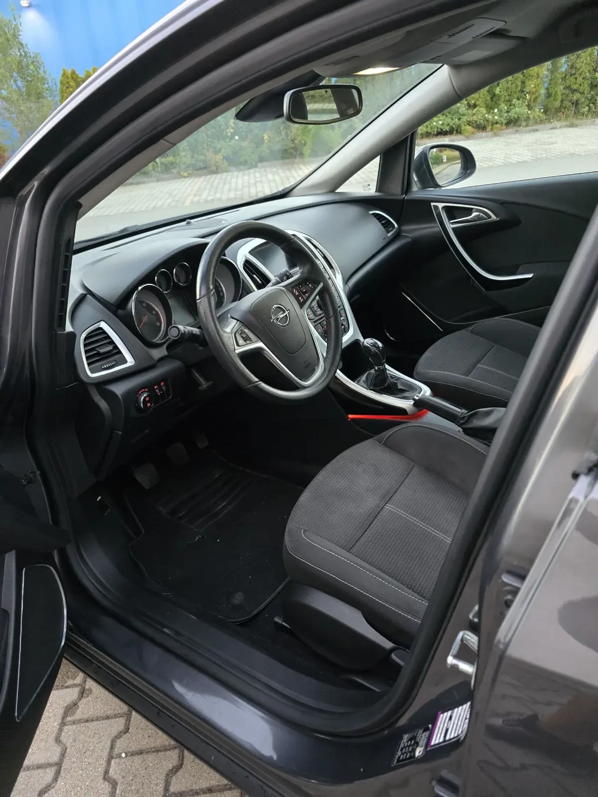Opel Astra 2.0. 165 к.с. SPORTS TOURER - изображение 10