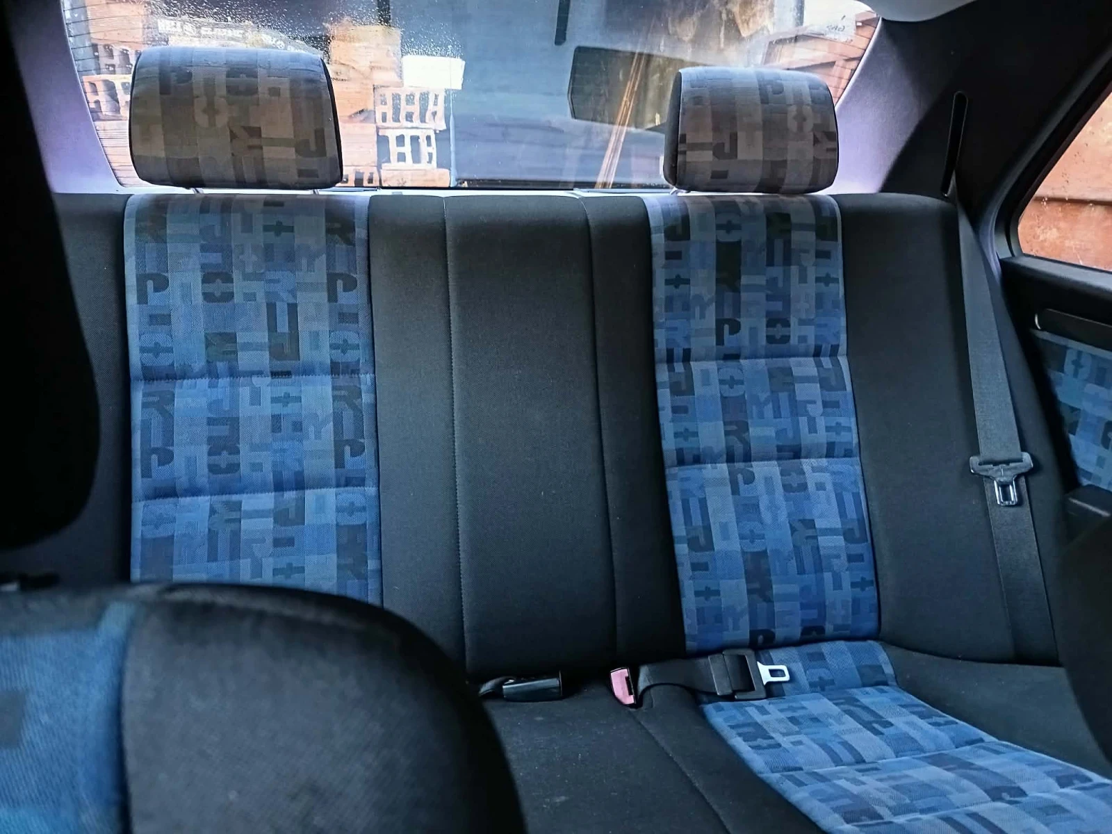 Mercedes-Benz C 180 Седан - изображение 6