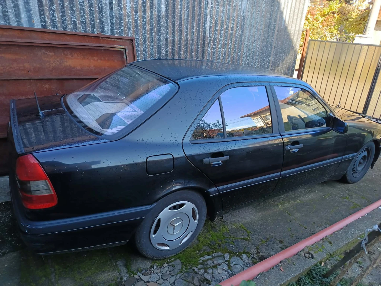 Mercedes-Benz C 180 Седан - изображение 4