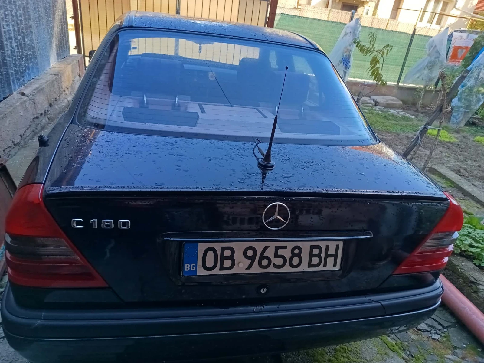 Mercedes-Benz C 180 Седан - изображение 3