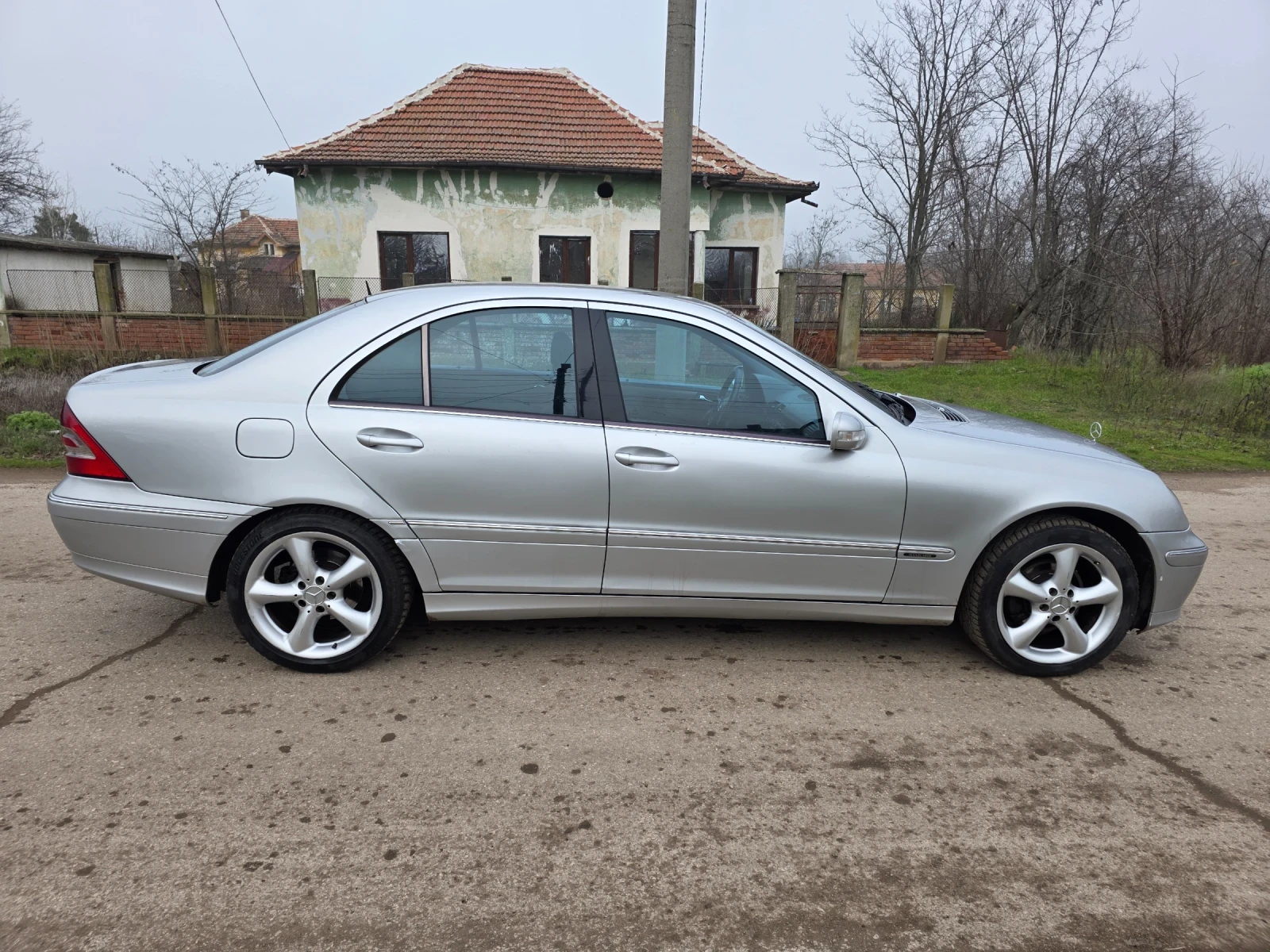 Mercedes-Benz C 200  - изображение 4