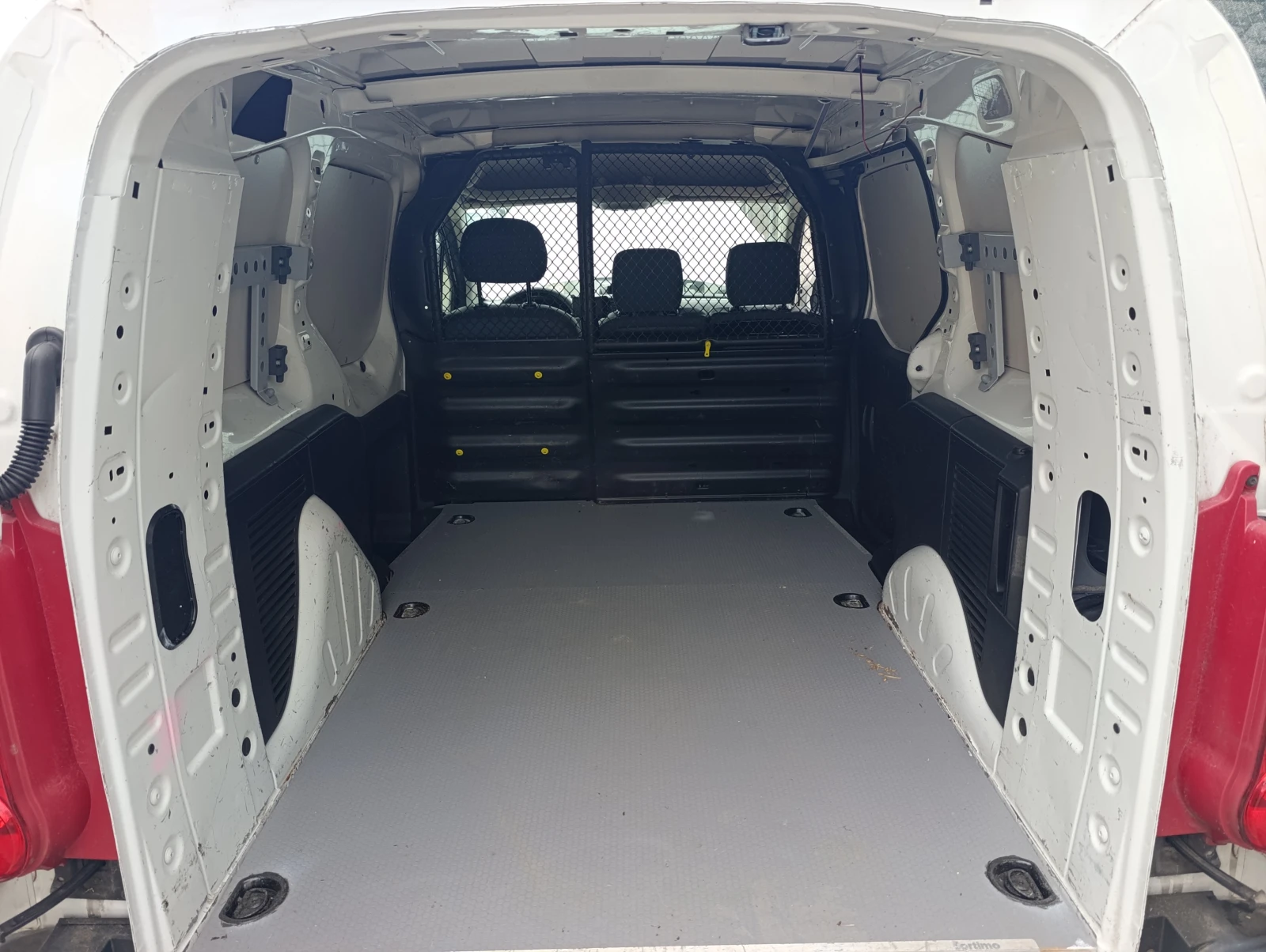 Peugeot Partner 1.6hdi maxi, снимка 11 - Автомобили и джипове - 54204690