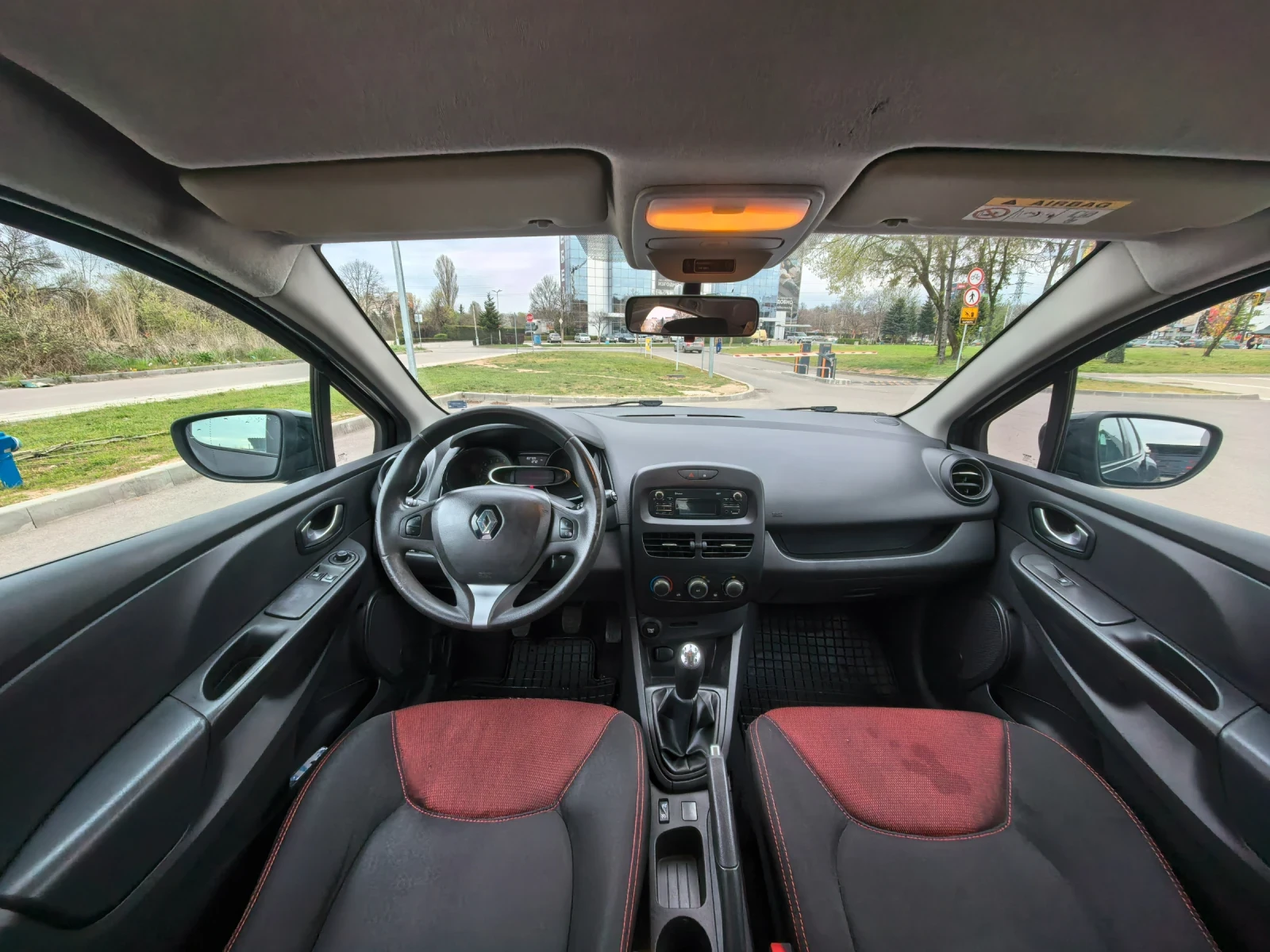 Renault Clio 1.2i, снимка 11 - Автомобили и джипове - 54208183