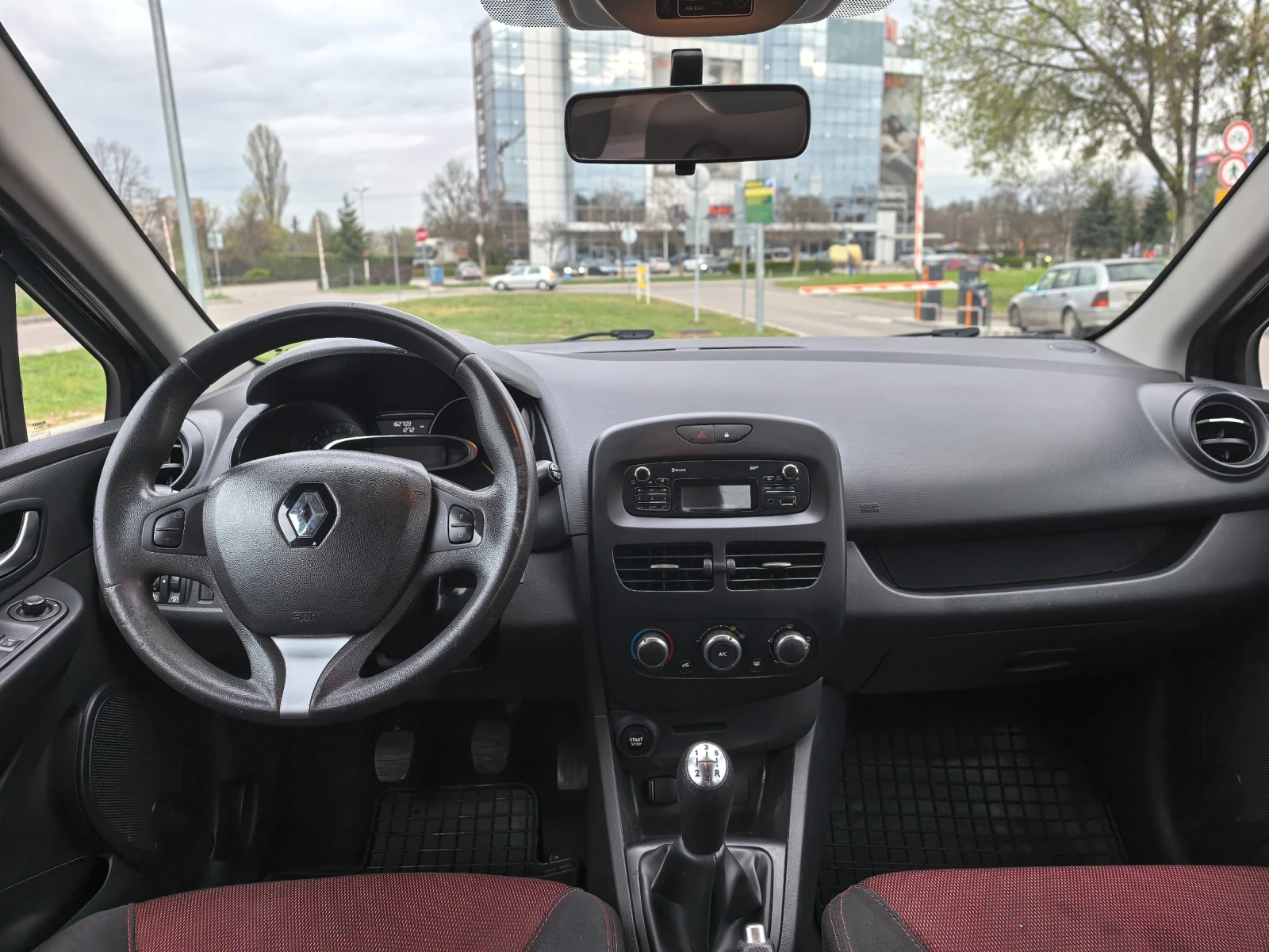 Renault Clio 1.2i, снимка 9 - Автомобили и джипове - 54208183