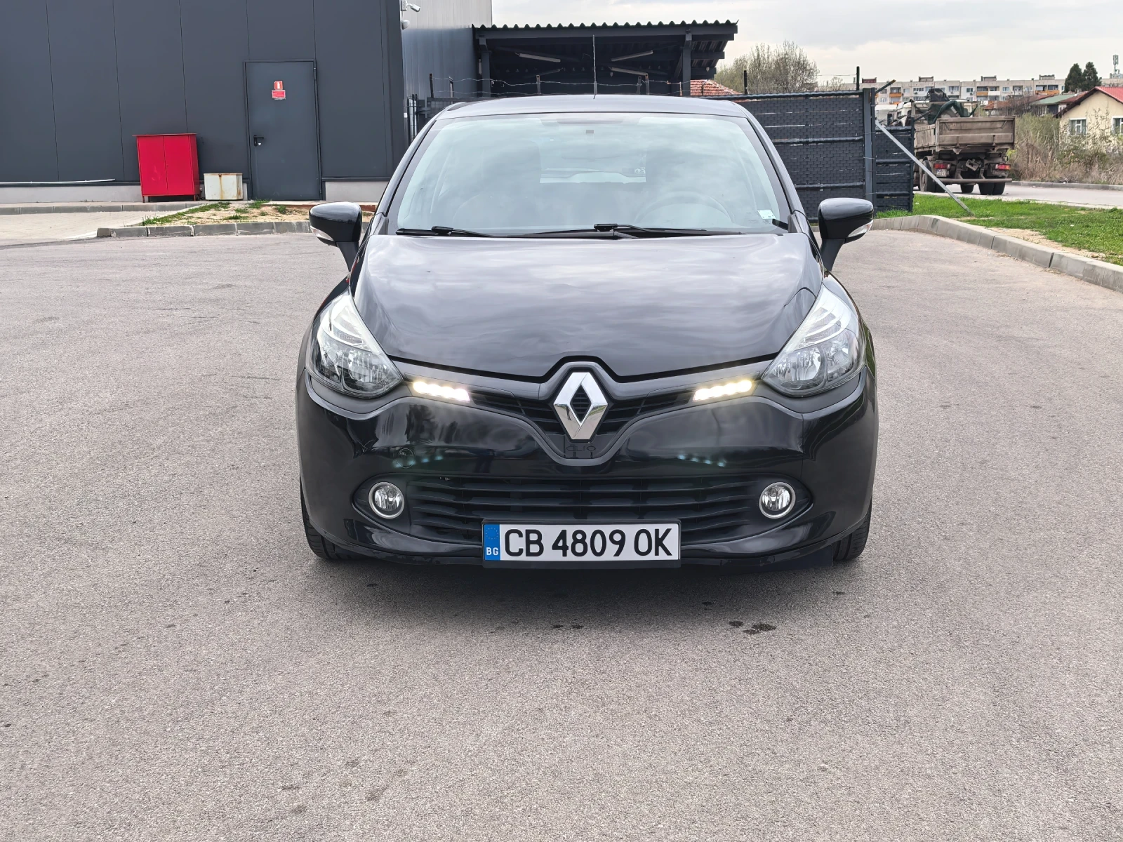 Renault Clio 1.2i, снимка 3 - Автомобили и джипове - 54208183