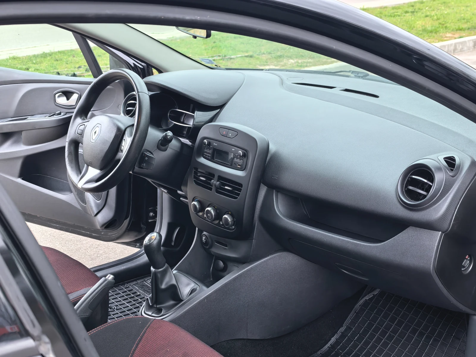 Renault Clio 1.2i, снимка 10 - Автомобили и джипове - 54208183