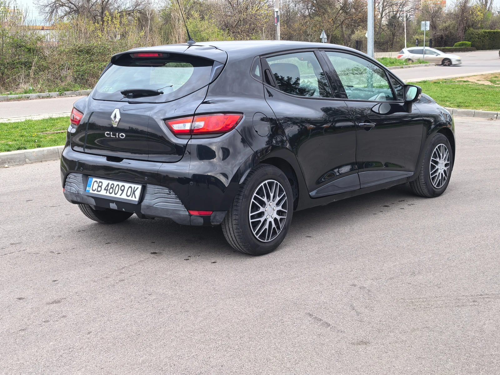 Renault Clio 1.2i, снимка 4 - Автомобили и джипове - 54208183