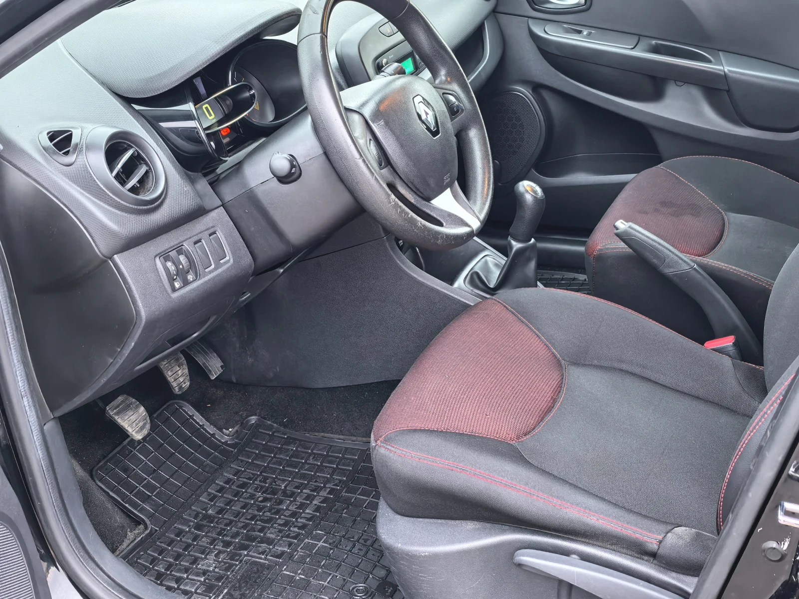 Renault Clio 1.2i, снимка 8 - Автомобили и джипове - 54208183