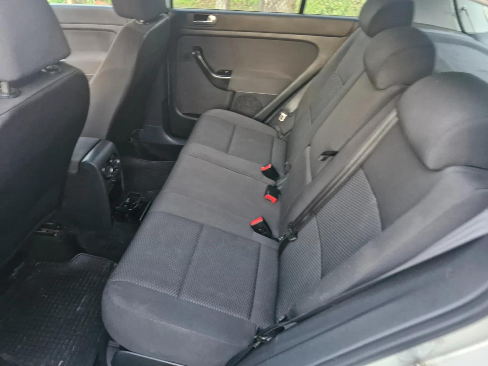 VW Golf Plus 6+ 1.6TDI, снимка 10 - Автомобили и джипове - 54392803