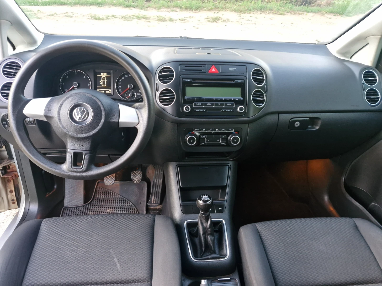 VW Golf Plus 6+ 1.6TDI, снимка 7 - Автомобили и джипове - 54392803